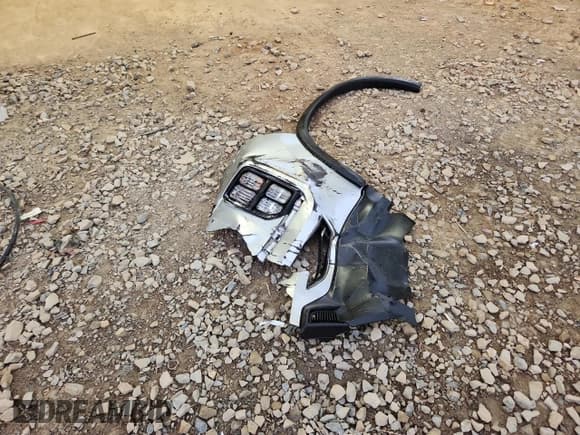 ✅ 2024 Mitsubishi Outlander S • VIN: JA4ARUAU8RU014182 • Lot: 82128925. Wystawiony na Copart z przebiegiem 7 243 mil. Bezpłatny archiwum sprzedaży aukcyjnych z USA i szczegółowy raport historii pojazdu na DreamBid. Zdjęcie 13.