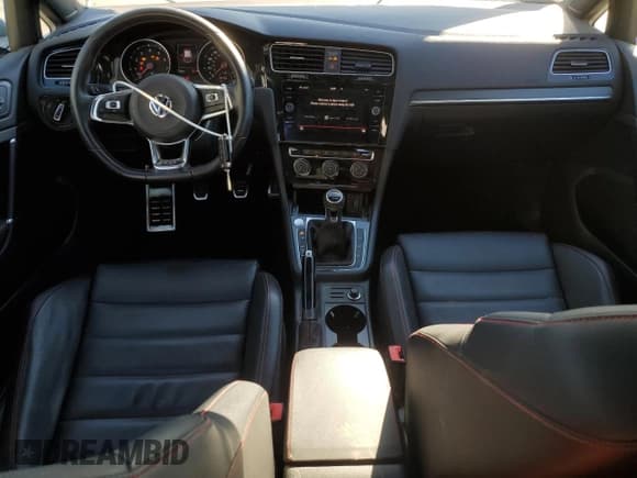 ✅ 2019 Volkswagen Golf GTI S • VIN: 3VW5T7AU2KM002983 • Lot: 82236235. Wystawiony na Copart z przebiegiem 73 057 mil. Bezpłatny archiwum sprzedaży aukcyjnych z USA i szczegółowy raport historii pojazdu na DreamBid. Zdjęcie 8.