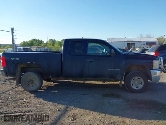 ✅ 2008 Chevrolet Silverado 2500HD 1LT • VIN: 1GCHK29K98E211015 • Lot: 42584905. Wystawiony na IAAI z przebiegiem 286 629 mil. Bezpłatny archiwum sprzedaży aukcyjnych z USA i szczegółowy raport historii pojazdu na DreamBid. Zdjęcie 13.