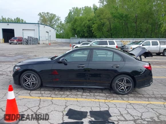 ✅ 2024 Mercedes-Benz C 300 • VIN: W1KAF4HB3RR212857 • Лот: 42319945. Опубликован ранее на IAAI с пробегом 5 652 миль. Бесплатный доступ к архиву аукционных продаж из США и подробный отчёт об истории автомобиля на DreamBid. Изображение 14.