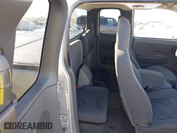 ✅ 2004 Chevrolet Colorado LS Z71 • VIN: 1GCDT196448133938 • Lot: 41647829. Wystawiony na IAAI z przebiegiem 196 530 mil. Bezpłatny archiwum sprzedaży aukcyjnych z USA i szczegółowy raport historii pojazdu na DreamBid. Zdjęcie 8.