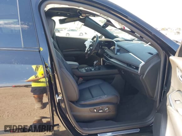 ✅ 2024 Cadillac XT4 AWD Sport • VIN: 1GYFZFR40RF222938 • Lot: 42830030. Listed on IAAI with 5,162 mi. Free auction sales archive from the USA and detailed vehicle history report at DreamBid. Image 5.