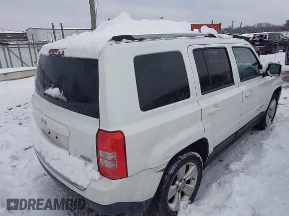 ✅ 2011 Jeep Patriot Latitude X • VIN: 1J4NT4GB5BD256538 • Lot: 43819595. Wystawiony na IAAI z przebiegiem 134 719 mil. Bezpłatny archiwum sprzedaży aukcyjnych z USA i szczegółowy raport historii pojazdu na DreamBid. Zdjęcie 4.