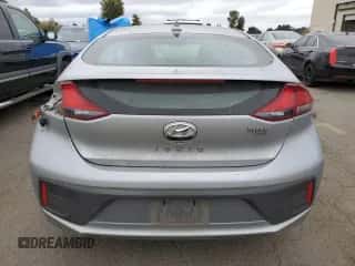 2020 Hyundai Ioniq Blue с VIN KMHC65LC2LU186115, выставлен на аукционе Copart как лот 71615674 с пробегом 95 742 миль миль и Списание • Salvage title. История ставок и продаж доступна на DreamBid. Изображение 6.
