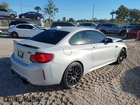 ✅ 2020 BMW M2 Competition • VIN: WBS2U7C01L7E29334 • Lot: 43299285. Listed on IAAI with 58,986 mi. Free auction sales archive from the USA and detailed vehicle history report at DreamBid. Image 4.