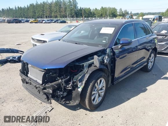 ✅ 2025 Audi Q3 S line Premium • VIN: WA1DECF31S1055912 • Lot: 42830925. Listed on IAAI with 3,500 mi. Free auction sales archive from the USA and detailed vehicle history report at DreamBid. Image 18.