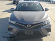 ✅ 2019 Toyota Camry SE • VIN: 4T1B11HK0KU697145 • Лот: 90520655. Опубликован ранее на Copart с пробегом 133 026 миль. Бесплатный доступ к архиву аукционных продаж из США и подробный отчёт об истории автомобиля на DreamBid. Изображение 5.