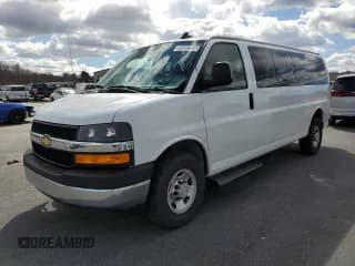 ✅ 2021 Chevrolet Express Passenger LT • VIN: 1GAZGPFP7M1217909 • Lot: 50692995. Wystawiony na Copart z przebiegiem 81 357 mil. Bezpłatny archiwum sprzedaży aukcyjnych z USA i szczegółowy raport historii pojazdu na DreamBid. Zdjęcie 1.