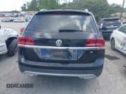 ✅ 2018 Volkswagen Atlas S • VIN: 1V2AR2CA7JC570747 • Lot: 42706124. Wystawiony na IAAI z przebiegiem 167 416 mil. Bezpłatny archiwum sprzedaży aukcyjnych z USA i szczegółowy raport historii pojazdu na DreamBid. Zdjęcie 16.