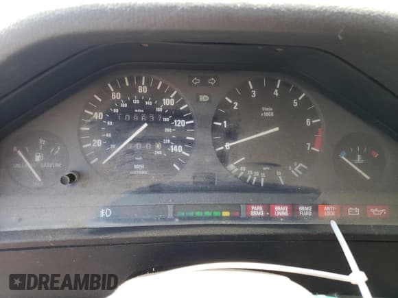 ✅ 1988 BMW 3 Series • VIN: WBABB2302J8858242 • Лот: 60552254. Опубликован ранее на Copart с пробегом 109 637 миль. Бесплатный доступ к архиву аукционных продаж из США и подробный отчёт об истории автомобиля на DreamBid. Изображение 9.