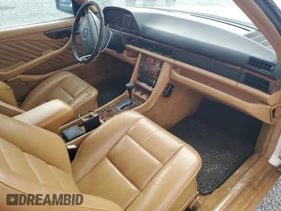 ✅ 1991 Mercedes-Benz 560 • VIN: WDBCA45E6MA583663 • Lot: 66163085. Wystawiony na Copart z przebiegiem 306 084 mil. Bezpłatny archiwum sprzedaży aukcyjnych z USA i szczegółowy raport historii pojazdu na DreamBid. Zdjęcie 8.