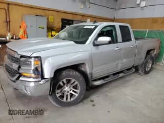 2018 Chevrolet Silverado 1500 LT z VIN 1GCVKRECXJZ104953, wystawiony jako Copart lot #64834705 z przebiegiem 153 834 mil mil oraz Szkoda całkowita • Salvage title. Historia ofert i sprzedaży dostępna na DreamBid. Obrazek 1.