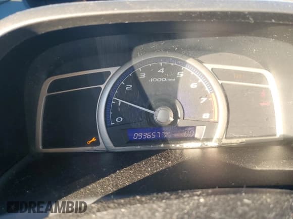 ✅ 2011 Honda Civic DX-VP • VIN: 19XFA1E31BE005900 • Лот: 92169655. Опубликован ранее на Copart с пробегом 93 657 миль. Бесплатный доступ к архиву аукционных продаж из США и подробный отчёт об истории автомобиля на DreamBid. Изображение 9.