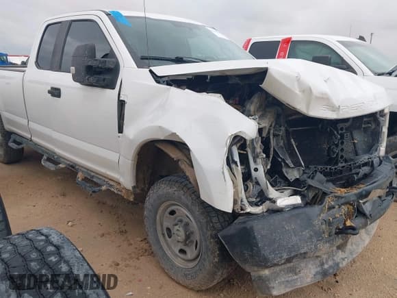 ✅ 2019 Ford F-350 Lariat • VIN: 1FT7X3B63KEC13771 • Lot: 43465595. Wystawiony na IAAI z przebiegiem 145 955 mil. Bezpłatny archiwum sprzedaży aukcyjnych z USA i szczegółowy raport historii pojazdu na DreamBid. Zdjęcie 1.