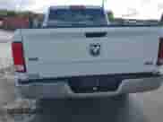 2017 Ram 1500 SLT z VIN 1C6RR6GG4HS676025, wystawiony jako IAAI lot #43585212 z przebiegiem 95 645 mil mil oraz . Historia ofert i sprzedaży dostępna na DreamBid. Obrazek 17.