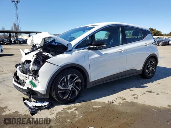 ✅ 2023 Chevrolet Bolt EV 2LT • VIN: 1G1FX6S00P4190576 • Lot: 46247765. Wystawiony na Copart z przebiegiem 21 999 mil. Bezpłatny archiwum sprzedaży aukcyjnych z USA i szczegółowy raport historii pojazdu na DreamBid. Zdjęcie 1.