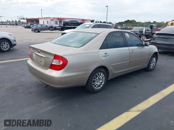✅ 2002 Toyota Camry LE • VIN: JTDBE32K320006078 • Lot: 43573730. Wystawiony na IAAI z przebiegiem 207 632 mil. Bezpłatny archiwum sprzedaży aukcyjnych z USA i szczegółowy raport historii pojazdu na DreamBid. Zdjęcie 4.