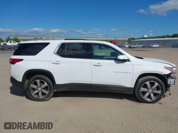 ✅ 2018 Chevrolet Traverse LT • VIN: 1GNEVHKW8JJ132062 • Lot: 43366745. Wystawiony na IAAI z przebiegiem 183 783 mil. Bezpłatny archiwum sprzedaży aukcyjnych z USA i szczegółowy raport historii pojazdu na DreamBid. Zdjęcie 14.