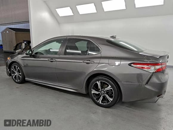 ✅ 2019 Toyota Camry SE • VIN: 4T1B11HK0KU739328 • Лот: 91881855. Опубликован ранее на Copart с пробегом 92 758 миль. Бесплатный доступ к архиву аукционных продаж из США и подробный отчёт об истории автомобиля на DreamBid. Изображение 2.