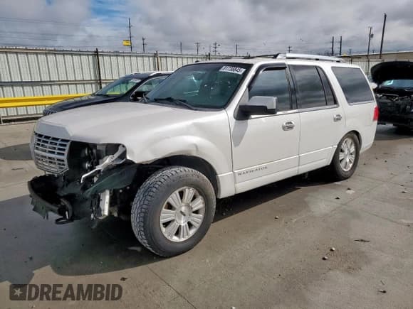 ✅ 2011 Lincoln Navigator • VIN: 5LMJJ2H52BEJ01570 • Lot: 81738845. Wystawiony na Copart z przebiegiem 146 898 mil. Bezpłatny archiwum sprzedaży aukcyjnych z USA i szczegółowy raport historii pojazdu na DreamBid. Zdjęcie 1.