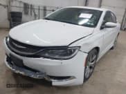 ✅ 2015 Chrysler 200 C • VIN: 1C3CCCEG8FN644275 • Lot: 42787498. Wystawiony na IAAI z przebiegiem 138 524 mil. Bezpłatny archiwum sprzedaży aukcyjnych z USA i szczegółowy raport historii pojazdu na DreamBid. Zdjęcie 2.