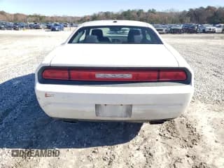 ✅ 2014 Dodge Challenger SXT • VIN: 2C3CDYAG9EH277054 • Lot: 84704754. Wystawiony na Copart z przebiegiem 211 391 mil. Bezpłatny archiwum sprzedaży aukcyjnych z USA i szczegółowy raport historii pojazdu na DreamBid. Zdjęcie 6.