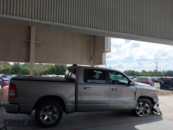 ✅ 2020 Ram 1500 Big Horn • VIN: 1C6SRFFT4LN135516 • Lot: 43138054. Wystawiony na IAAI z przebiegiem 44 837 mil. Bezpłatny archiwum sprzedaży aukcyjnych z USA i szczegółowy raport historii pojazdu na DreamBid. Zdjęcie 13.