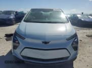 ✅ 2023 Chevrolet Bolt EV 2LT • VIN: 1G1FX6S07P4116040 • Lot: 76202904. Wystawiony na Copart z przebiegiem Nie podano. Bezpłatny archiwum sprzedaży aukcyjnych z USA i szczegółowy raport historii pojazdu na DreamBid. Zdjęcie 5.