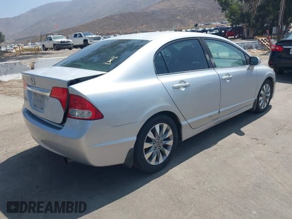 ✅ 2011 Honda Civic EX-L • VIN: 2HGFA1F9XBH516708 • Lot: 42506939. Wystawiony na IAAI z przebiegiem 293 118 mil. Bezpłatny archiwum sprzedaży aukcyjnych z USA i szczegółowy raport historii pojazdu na DreamBid. Zdjęcie 4.