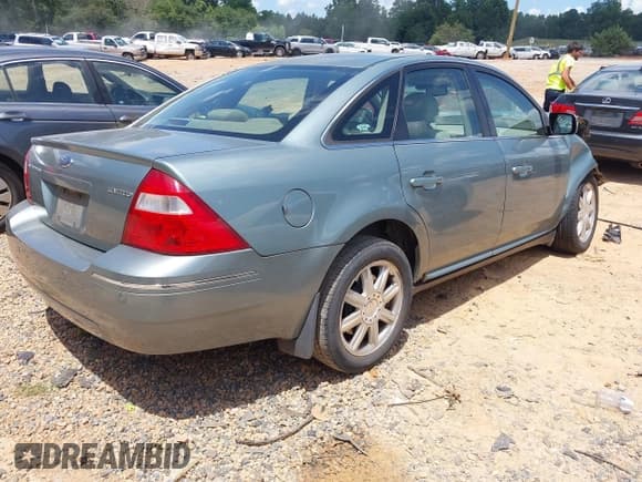 ✅ 2006 Ford Five Hundred Limited • VIN: 1FAHP25126G183872 • Lot: 42781426. Listed on IAAI with 190,897 mi. Free auction sales archive from the USA and detailed vehicle history report at DreamBid. Image 4.