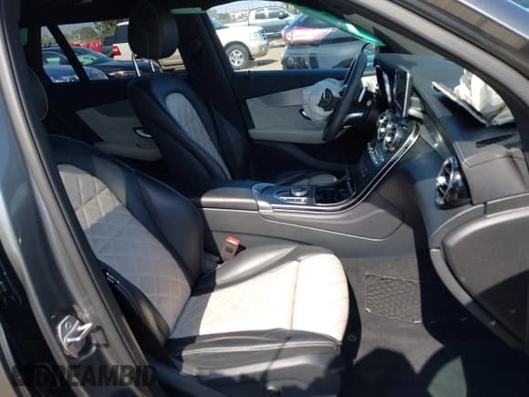 ✅ 2019 Mercedes-Benz GLC 300 • VIN: WDC0G4JB7KF600401 • Lot: 42246737. Listed on IAAI with 22,742 mi. Free auction sales archive from the USA and detailed vehicle history report at DreamBid. Image 5.