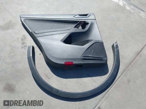 ✅ 2024 Volkswagen Tiguan SE R-Line Black • VIN: 3VVCB7AX3RM226105 • Lot: 43125696. Listed on IAAI with 4,118 mi. Free auction sales archive from the USA and detailed vehicle history report at DreamBid. Image 12.