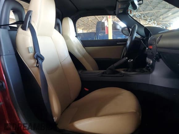 ✅ 2011 Mazda MX-5 Miata Grand Touring • VIN: JM1NC2PF9B0214720 • Lot: 65647845. Wystawiony na Copart z przebiegiem 80 850 mil. Bezpłatny archiwum sprzedaży aukcyjnych z USA i szczegółowy raport historii pojazdu na DreamBid. Zdjęcie 10.