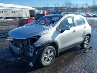 ✅ 2018 Chevrolet Trax LS • VIN: KL7CJNSB7JB551180 • Лот: 43823477. Опубликован ранее на IAAI с пробегом 57 938 миль. Бесплатный доступ к архиву аукционных продаж из США и подробный отчёт об истории автомобиля на DreamBid. Изображение 2.