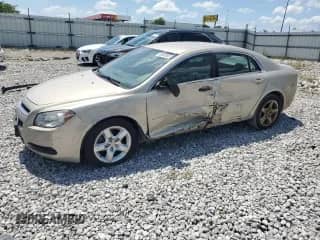 2011 Chevrolet Malibu 1LS z VIN 1G1ZB5E13BF167607, wystawiony jako Copart lot #62688165 z przebiegiem 140 428 mil mil oraz Szkoda całkowita • Salvage title. Historia ofert i sprzedaży dostępna na DreamBid. Obrazek 1.