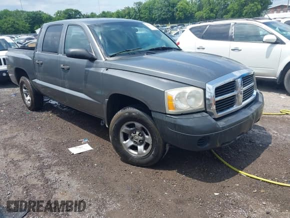 ✅ 2005 Dodge Dakota ST • VIN: 1D7HE28K75S194002 • Lot: 42562677. Wystawiony na IAAI z przebiegiem 139 060 mil. Bezpłatny archiwum sprzedaży aukcyjnych z USA i szczegółowy raport historii pojazdu na DreamBid. Zdjęcie 1.