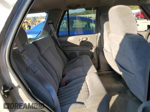 2001 Chevrolet Blazer LS с VIN 1GNCS13W71K244416, выставлен на аукционе Copart как лот 77312694 с пробегом 194 740 миль миль и Списание • Salvage title. История ставок и продаж доступна на DreamBid. Изображение 11.