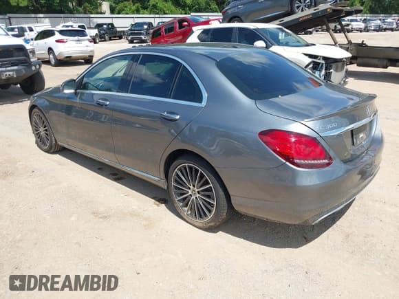 ✅ 2019 Mercedes-Benz C 300 • VIN: 55SWF8DB6KU286653 • Lot: 42679031. Wystawiony na IAAI z przebiegiem Nie podano. Bezpłatny archiwum sprzedaży aukcyjnych z USA i szczegółowy raport historii pojazdu na DreamBid. Zdjęcie 3.