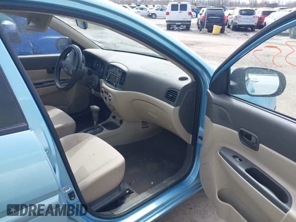 ✅ 2010 Hyundai Accent GLS • VIN: KMHCN4AC4AU427993 • Лот: 42006357. Опубликован ранее на IAAI с пробегом 208 298 миль. Бесплатный доступ к архиву аукционных продаж из США и подробный отчёт об истории автомобиля на DreamBid. Изображение 5.