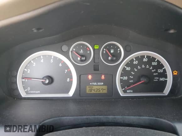 2005 Hyundai Santa Fe GLS с VIN KM8SC13E95U984600, выставлен на аукционе Copart как лот 63129694 с пробегом 184 357 миль миль и Списание • Salvage title. История ставок и продаж доступна на DreamBid. Изображение 9.