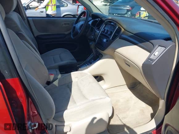 2002 Toyota Highlander with VIN JTEGF21A220054818, listed as a IAAI auction lot 42654545 with 267,286 mi miles and . Bid and sale history available at DreamBid. Image 5.