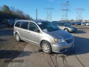 ✅ 2015 Chrysler Town & Country Touring • VIN: 2C4RC1BG7FR698443 • Lot: 43781424. Wystawiony na IAAI z przebiegiem 63 097 mil. Bezpłatny archiwum sprzedaży aukcyjnych z USA i szczegółowy raport historii pojazdu na DreamBid. Zdjęcie 1.