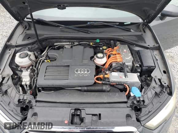 ✅ 2018 Audi A3 e-tron Sportback Premium Plus • VIN: WAUTPBFF6JA058204 • Лот: 64603995. Опубликован ранее на Copart с пробегом 149 300 миль. Бесплатный доступ к архиву аукционных продаж из США и подробный отчёт об истории автомобиля на DreamBid. Изображение 11.