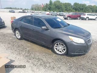 2013 Chevrolet Malibu LT z VIN 1G11C5SAXDF178024, wystawiony jako IAAI lot #43275514 z przebiegiem Nie podano mil oraz . Historia ofert i sprzedaży dostępna na DreamBid. Obrazek 1.