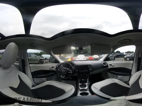 ✅ 2019 Jeep Compass Altitude • VIN: 3C4NJCBB7KT832430 • Lot: 42319691. Wystawiony na IAAI z przebiegiem 87 468 mil. Bezpłatny archiwum sprzedaży aukcyjnych z USA i szczegółowy raport historii pojazdu na DreamBid. Zdjęcie 19.