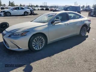 ✅ 2021 Lexus ES 300h Luxury • VIN: 58AEA1C12MU012358 • Lot: 42400265. Wystawiony na Copart z przebiegiem 58 921 mil. Bezpłatny archiwum sprzedaży aukcyjnych z USA i szczegółowy raport historii pojazdu na DreamBid. Zdjęcie 1.