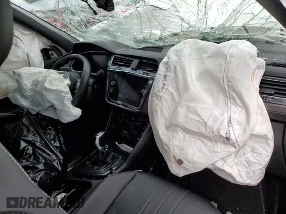 ✅ 2024 Volkswagen Tiguan SE R-Line Black • VIN: 3VVCB7AX6RM011544 • Lot: 55614155. Listed on Copart with 23,906 mi. Free auction sales archive from the USA and detailed vehicle history report at DreamBid. Image 8.