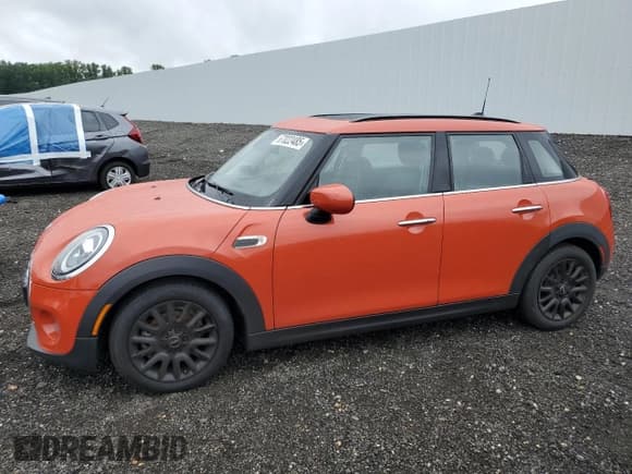 ✅ 2020 MINI Hardtop 4 Door Cooper • VIN: WMWXU7C04L2L63656 • Lot: 67022485. Wystawiony na Copart z przebiegiem 61 439 mil. Bezpłatny archiwum sprzedaży aukcyjnych z USA i szczegółowy raport historii pojazdu na DreamBid. Zdjęcie 1.