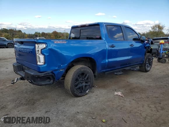 ✅ 2023 Chevrolet Silverado 1500 LT Trail Boss • VIN: 3GCUDFED1PG281106 • Лот: 89724555. Опубликован ранее на Copart с пробегом 59 674 миль. Бесплатный доступ к архиву аукционных продаж из США и подробный отчёт об истории автомобиля на DreamBid. Изображение 3.