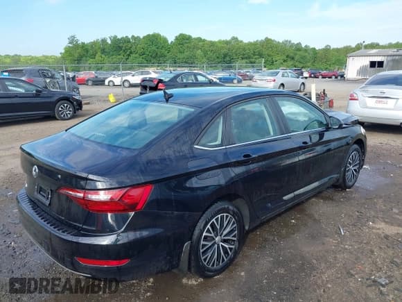 ✅ 2021 Volkswagen Jetta S • VIN: 3VWN57BU1MM103136 • Lot: 42168465. Wystawiony na IAAI z przebiegiem 48 398 mil. Bezpłatny archiwum sprzedaży aukcyjnych z USA i szczegółowy raport historii pojazdu na DreamBid. Zdjęcie 4.